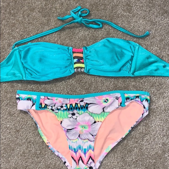 Floral Bikini - Picture 1 of 5